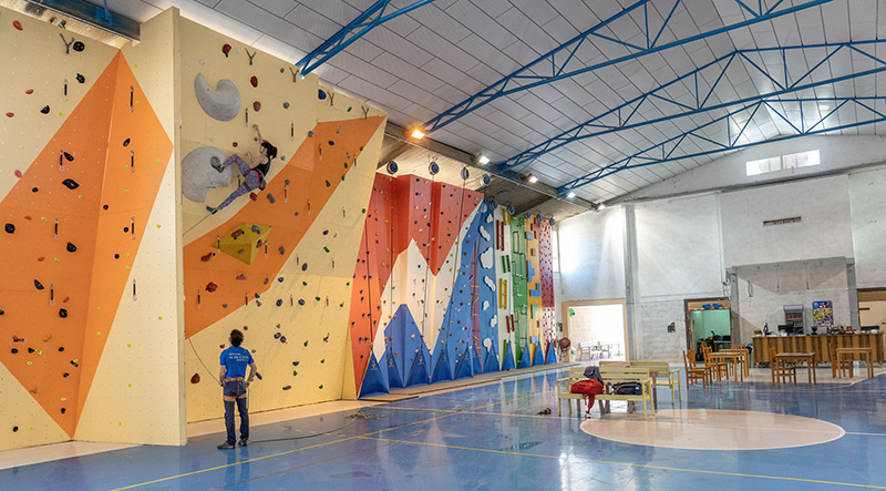 climbing gym, climbing center, rock climbing wall, indoor climbing wall, outdoor climbing wall, build a climbing wall